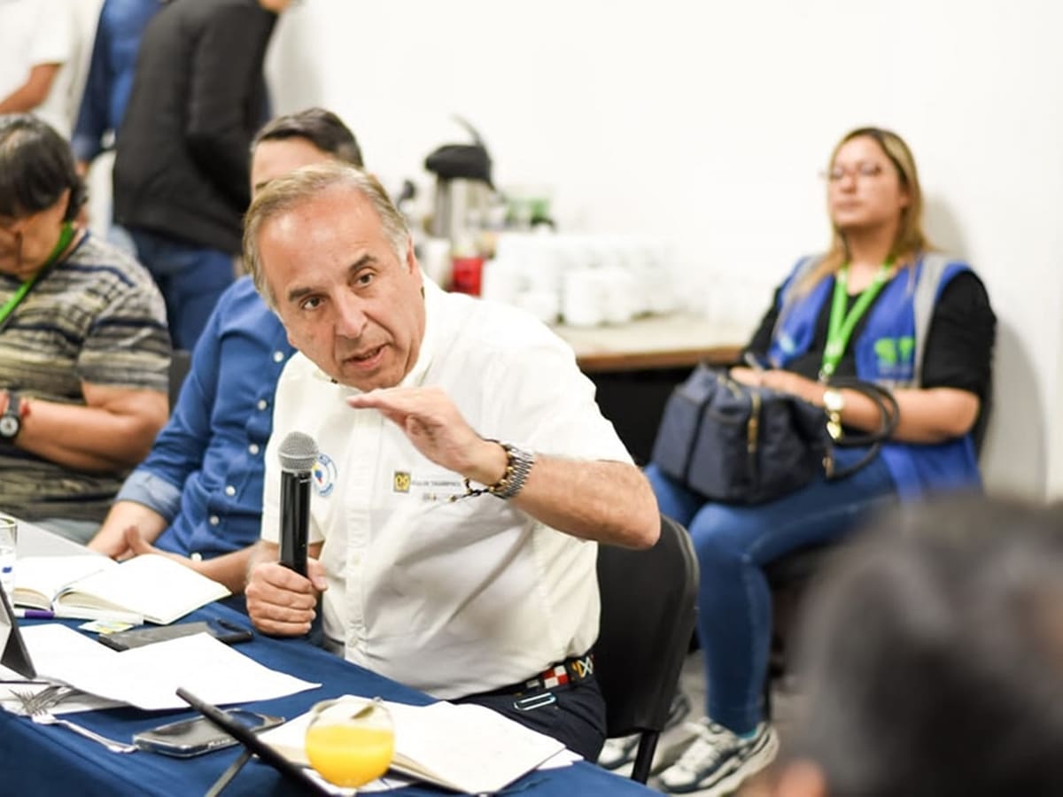 Ministro de Transporte anuncia fondo para cambio de vehículos tipo taxi a eléctricos