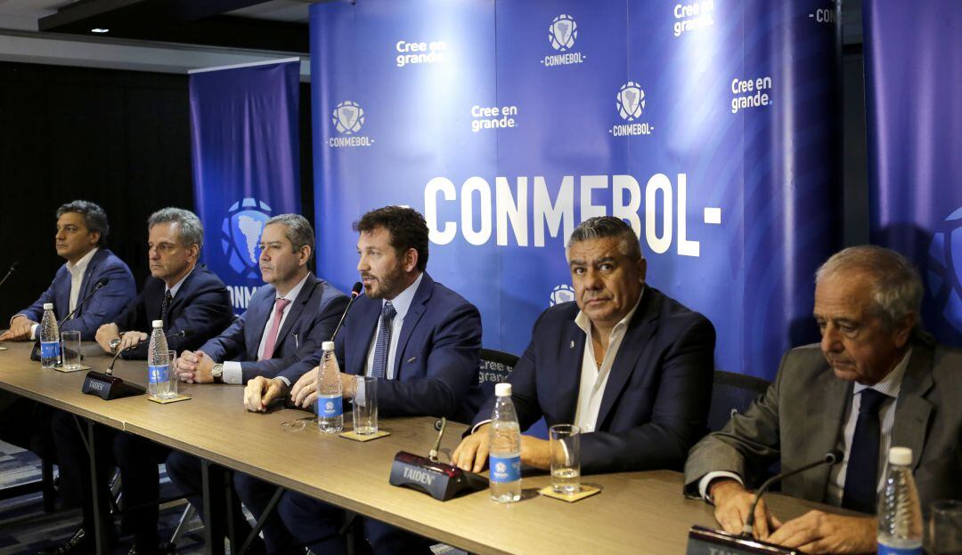 Reunión de Conmebol junto a los presidentes de varias federaciones de fútbol sudamericanas.