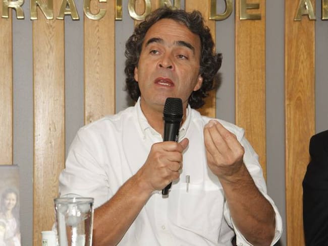 En plena campaña electoral, Contraloría embarga bienes a Sergio Fajardo