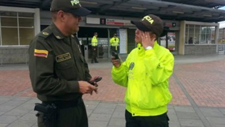Mujeres policías capturan a implicado en acosar a pasajera de Transmilenio