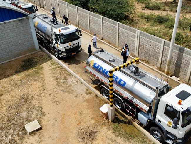 Foto: Los primeros 10 carrotanques que se movilizan a comunidades para enviar agua. @UNGRD