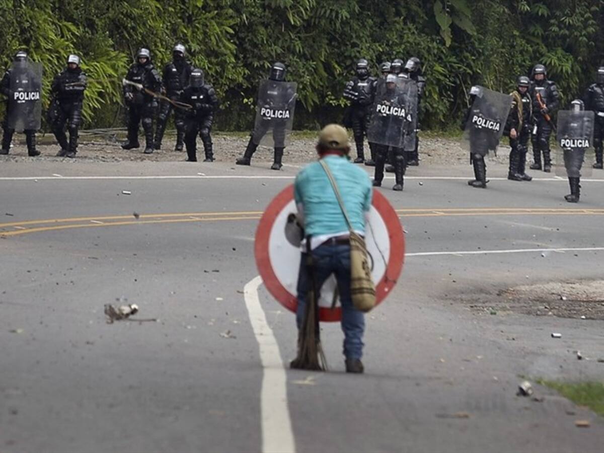 Investigan fuertes choques entre militares e indígenas en Cauca