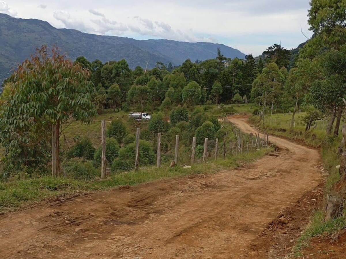 Nueva vía conectará vereda Granizal de Bello, tras emergencia que dejó 25 personas muertas