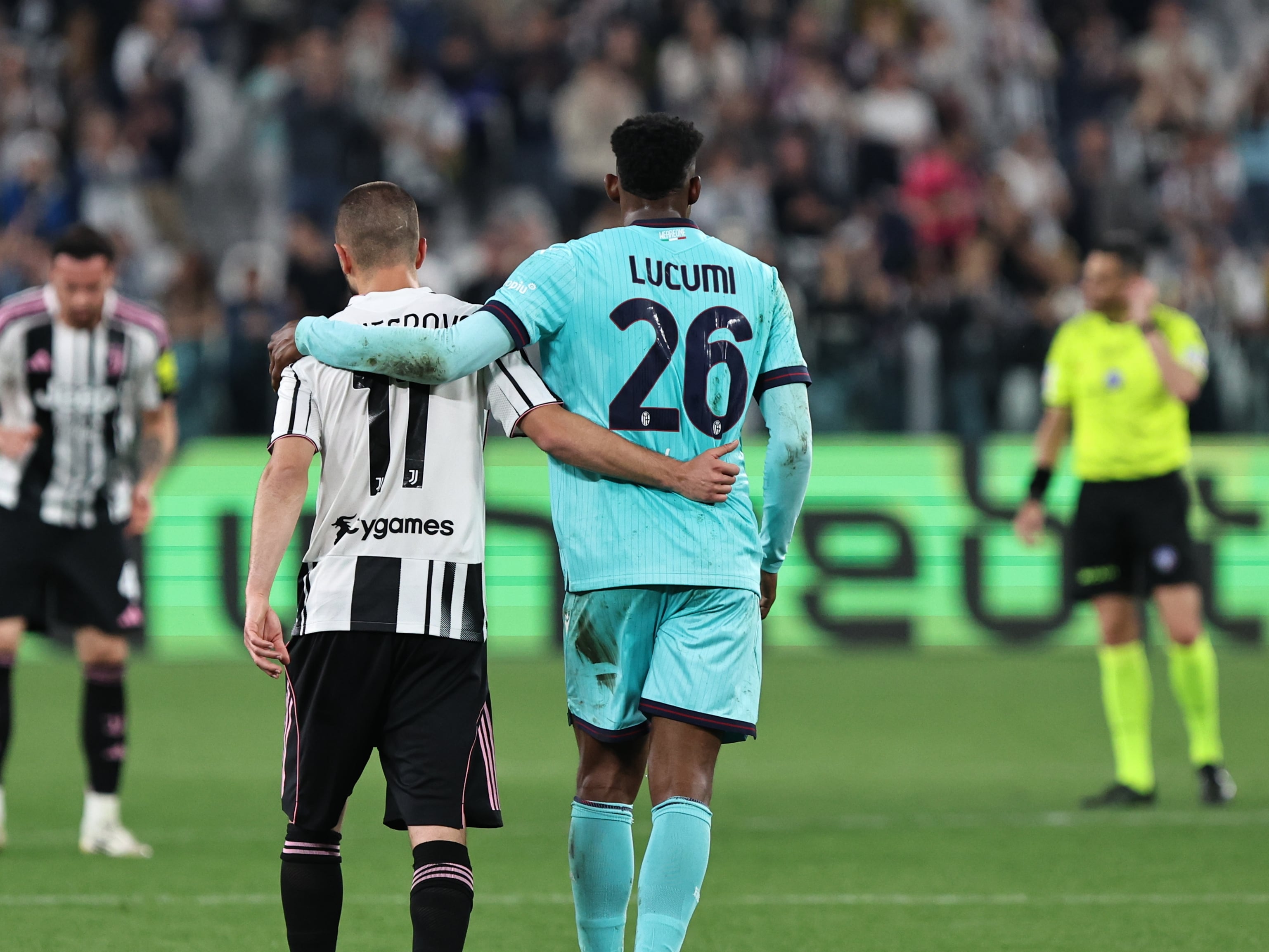 Jhon Janer Lucumí durante un partido entre el Bologna y la Juventus. (Photo by Loris Roselli/NurPhoto via Getty Images)