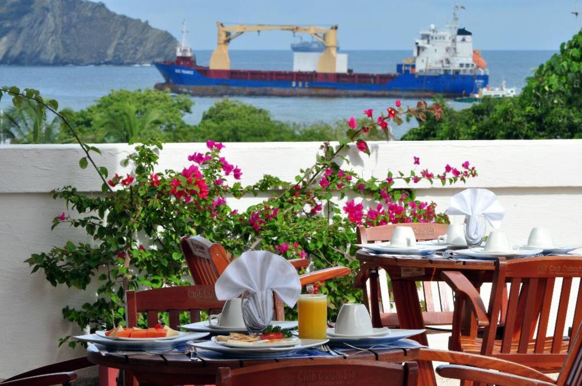 En pleno centro histórico de Santa Marta, este hotel es de las mejores opciones de calidad y comodidad para turistas y visitantes.