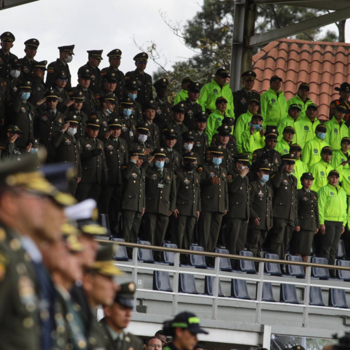 ¿Se debe prohibir el uso del celular a los policías en Bogotá? B.G. Triana responde