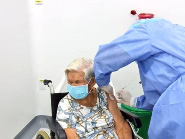 Inició vacunación a los de 70 años en Bucaramanga
