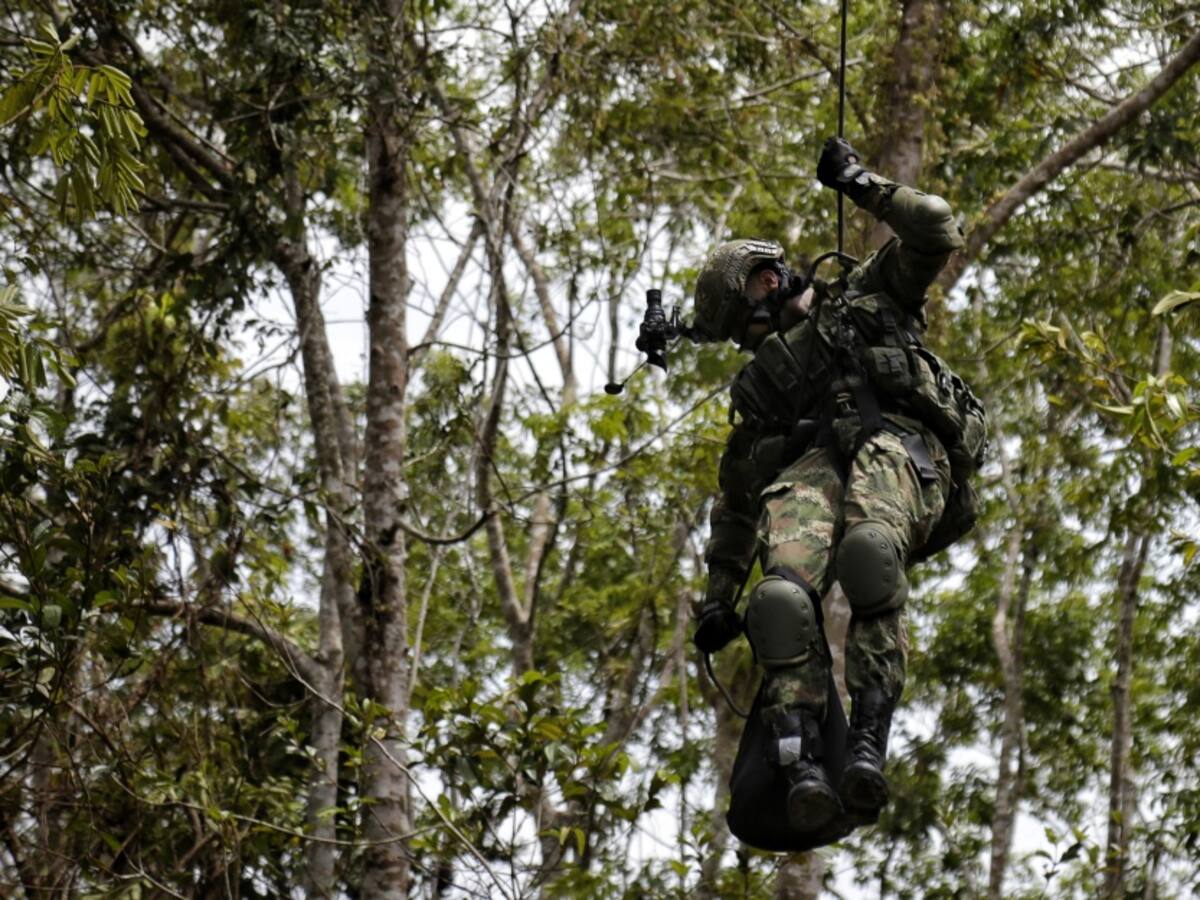 "Mi propuesta no es política": Proyecto que permitiría voto de militares