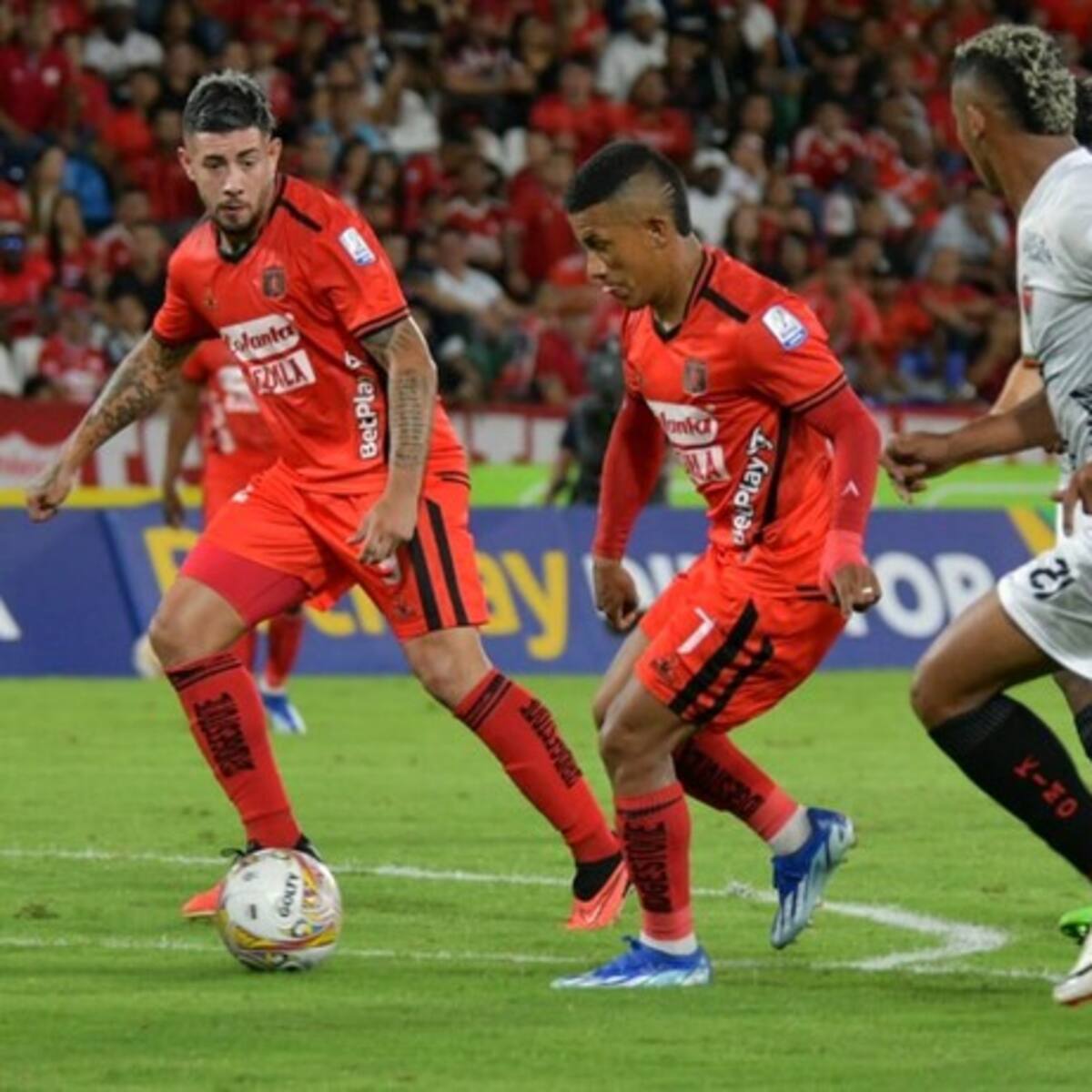 América sufre, pero vence a Patriotas en el Pascual Guerrero