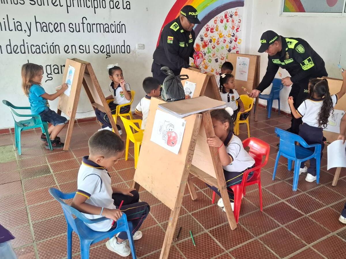 Policía Bolívar celebró desde Río Viejo un regreso a clases lleno de alegría y valores