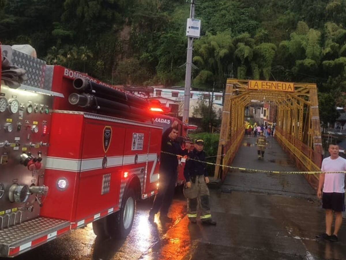 Fuerte vendaval generó emergencias en Pereira y Dosquebradas; el barrio La Esneda fue evacuado