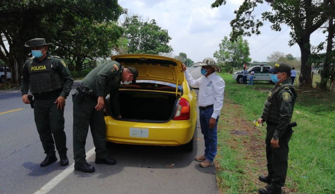 Operativo Policía Nacional en La Guajira. Foto: Cortesía Asocars. 