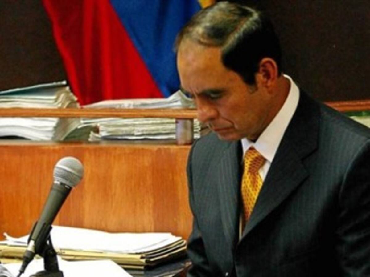 El general Uscátegui se declara inocente en investigación por masacre de San Carlos de Guaroa