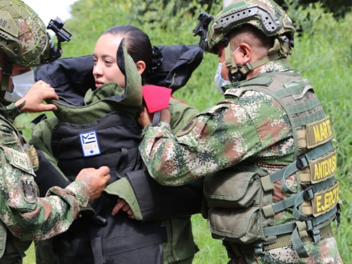 "Ser mujer me ha facilitado dedicarme a la desactivación de explosivos"
