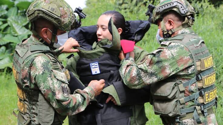 "Ser mujer me ha facilitado dedicarme a la desactivación de explosivos"