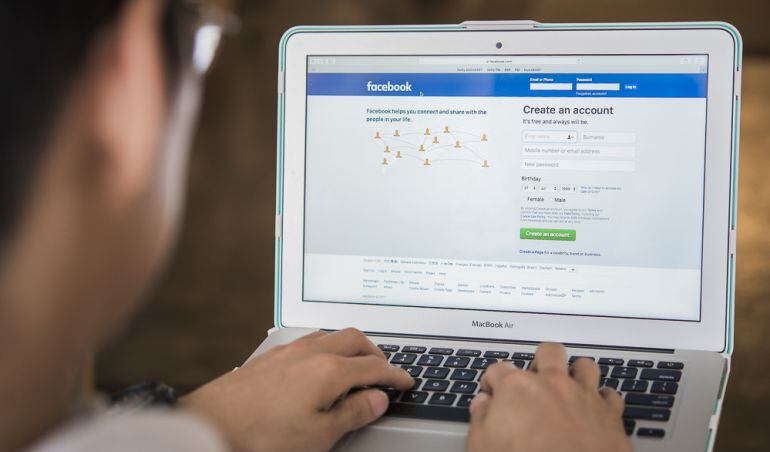 La red social Facebook.