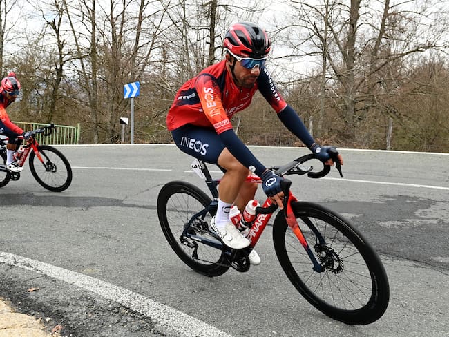 Daniel Felipe Martínez durante la primera etapa de la Vuelta al País Vasco. (Photo by David Ramos/Getty Images)