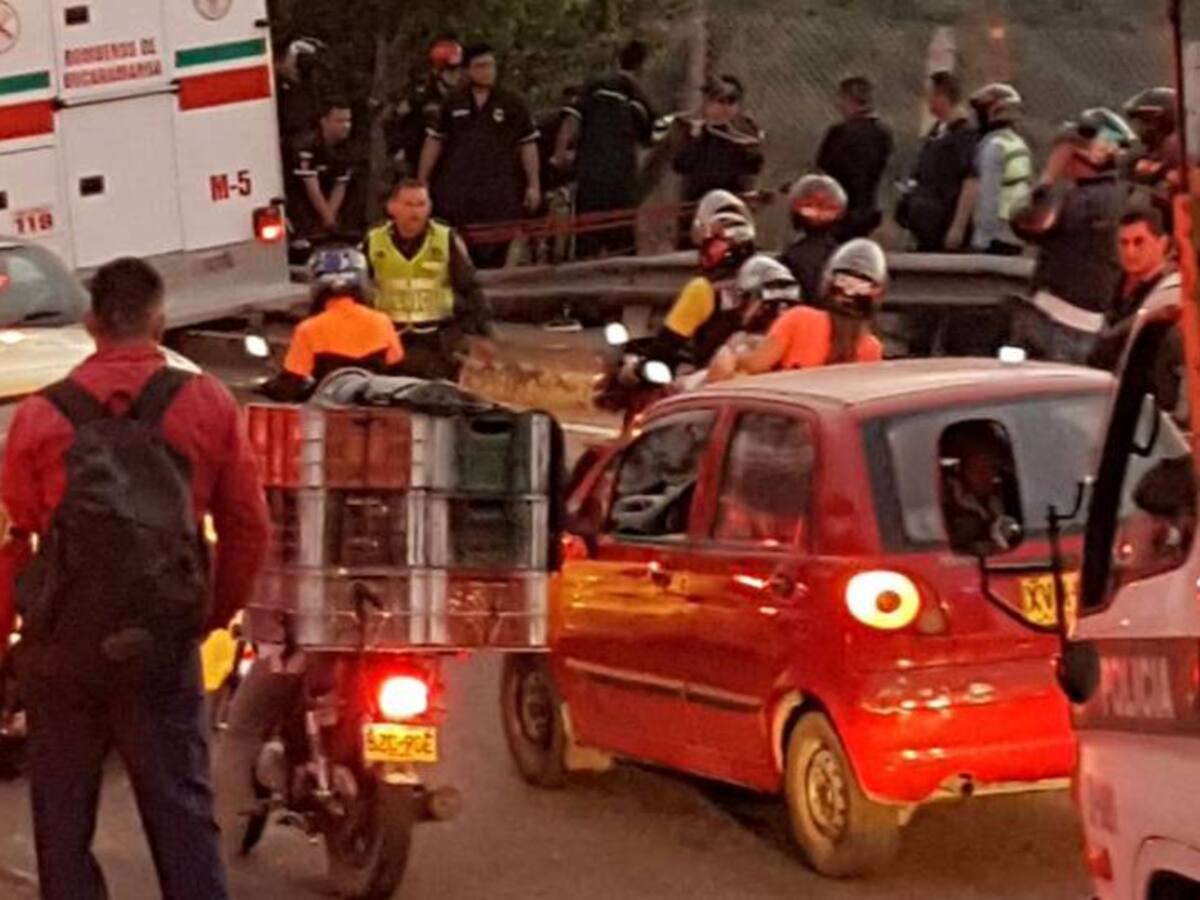 Camión terminó en abismo en prolongación de la 45