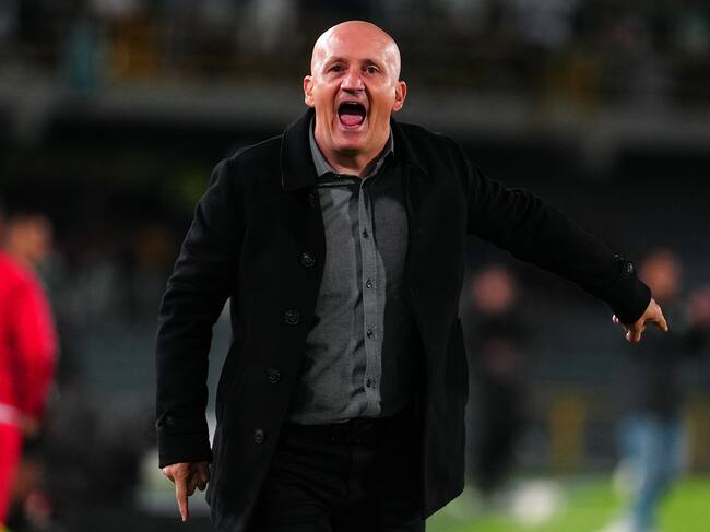 BOGOTA, COLOMBIA - FEBRUARY 25: Pablo Repetto, head coach of Independiente Santa Fe, reacts during a match between Independiente Santa Fe and Atletico Nacional as part of Liga BetPlay I 2026 at Estadio El Campin on February 25, 2026 in Bogota, Colombia. (Photo by Andres Rot/Getty Images)