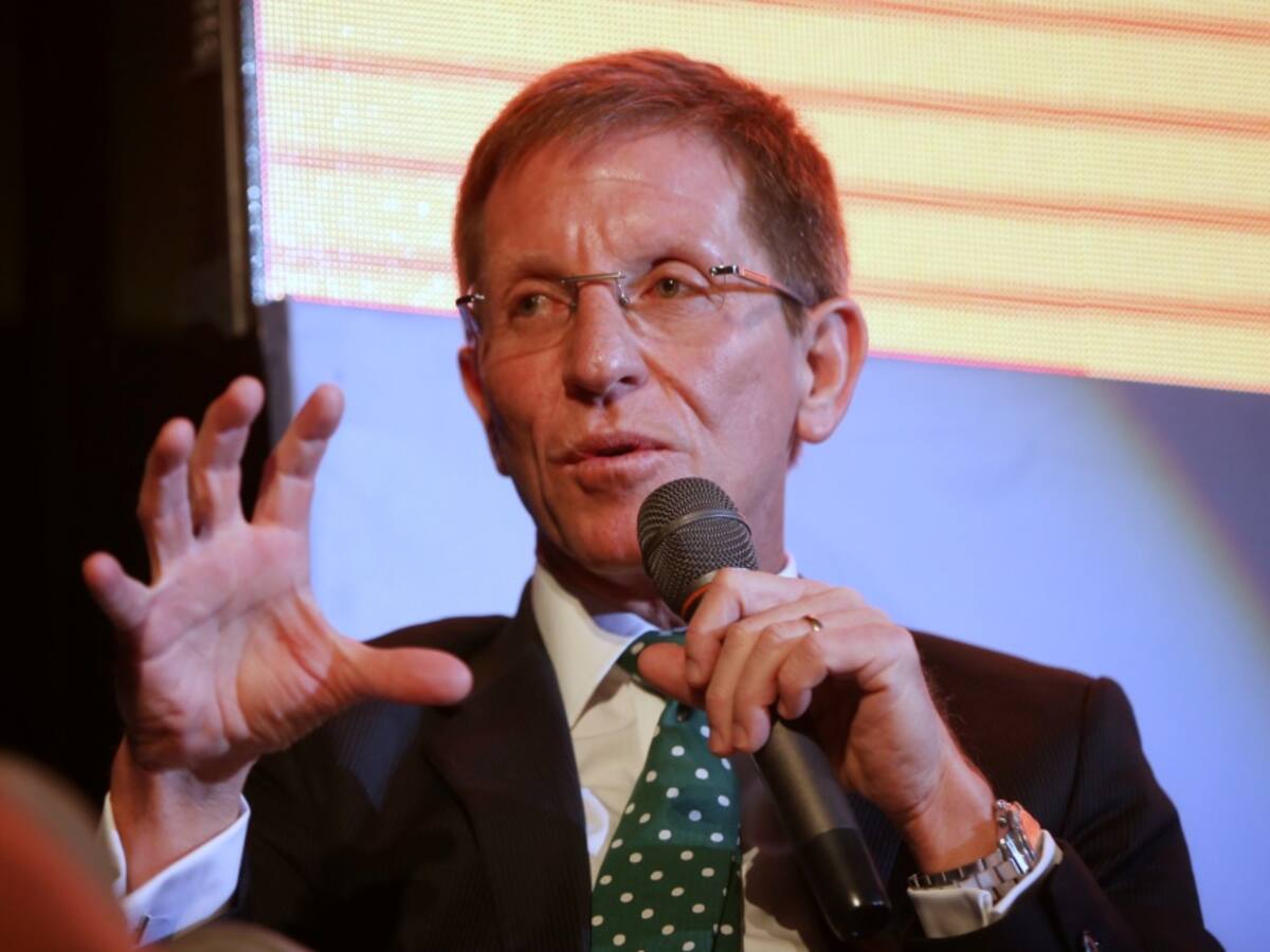 Es bochornoso que se insista en usar la paz como tema de política: Archila