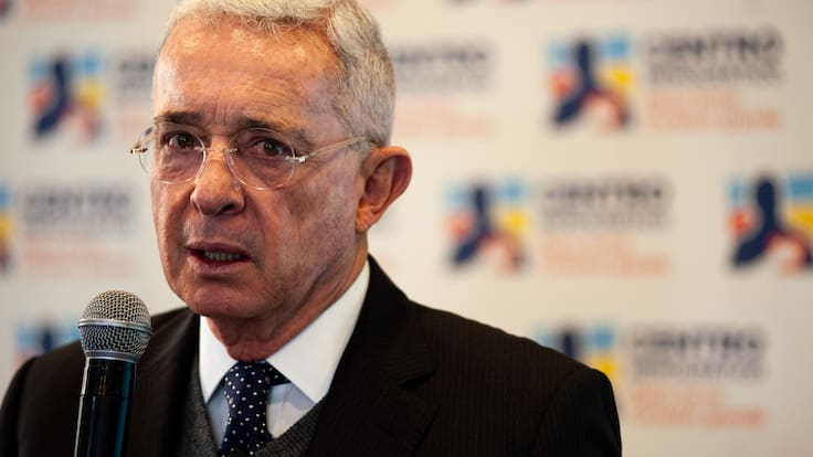 No usé las palabras correctas: Álvaro Uribe por audio que ordena hacer llorar a María José Gómez