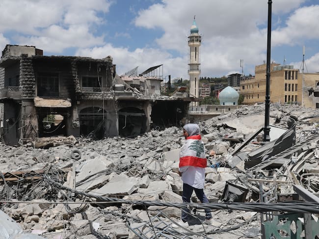 Nabatieh, Líbano - Vista de los habitantes volviendo a sus hogares después de los bombandeos causados por Israel el 15 de junio de 2026 (Cortesía: Houssam Shbaro/Anadolu via Getty Images)