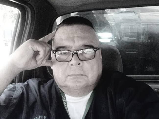 La víctima, identificada como Luis Fernando Higuera, fue atacada alrededor de las 6 de la mañana de este domingo.