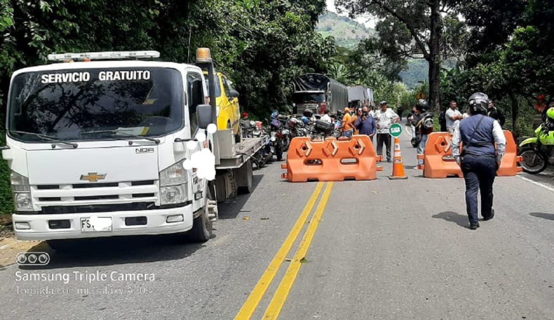 Cierre vía a la Línea