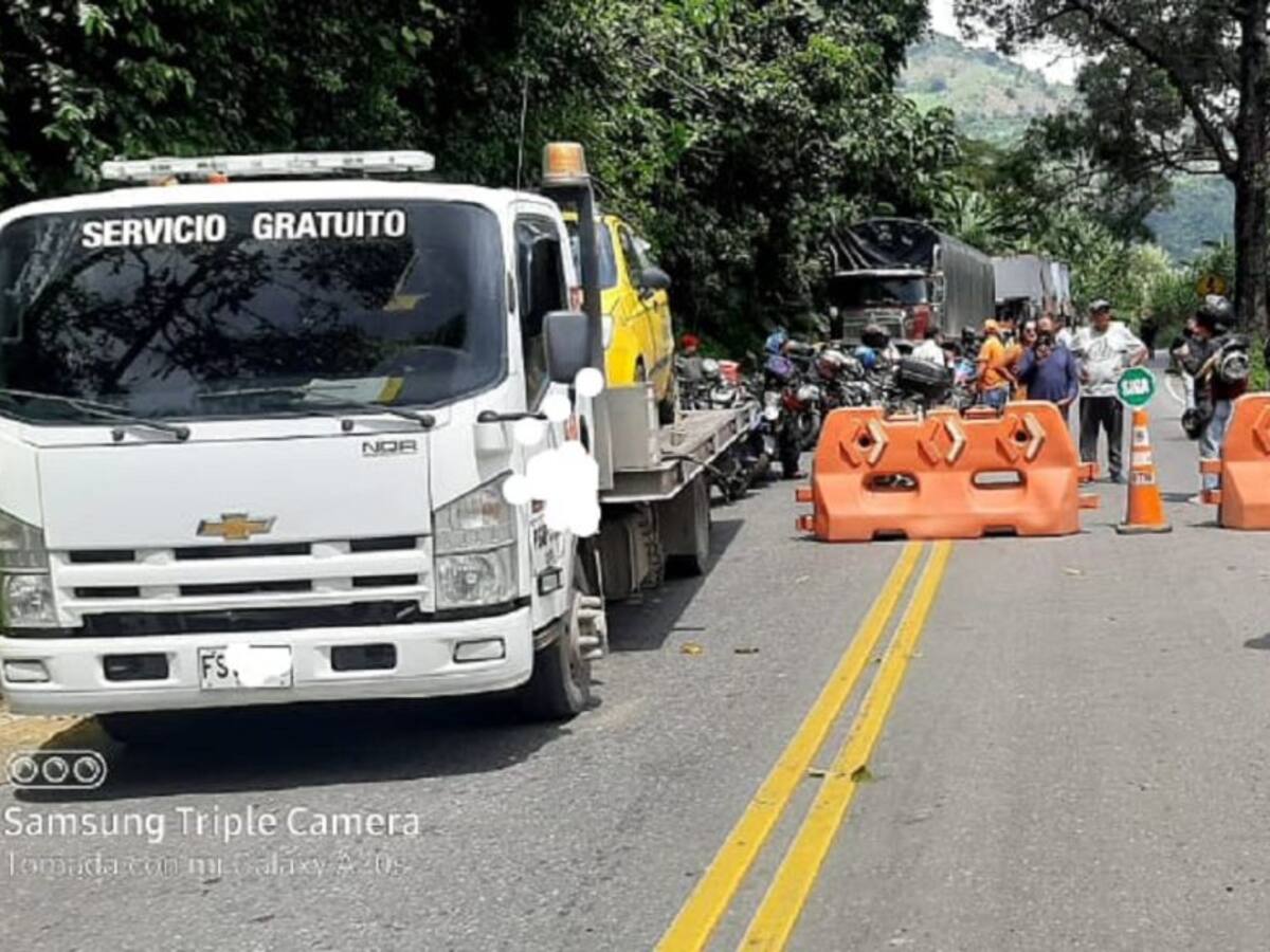 Cierre de vía genera fuerte impacto económico en Cajamarca, Tolima