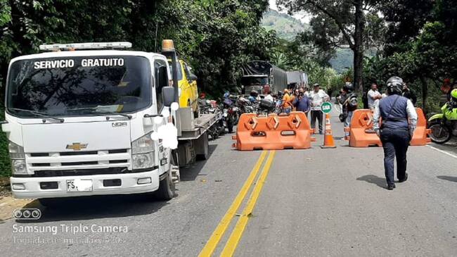 Cierre vía a la Línea
