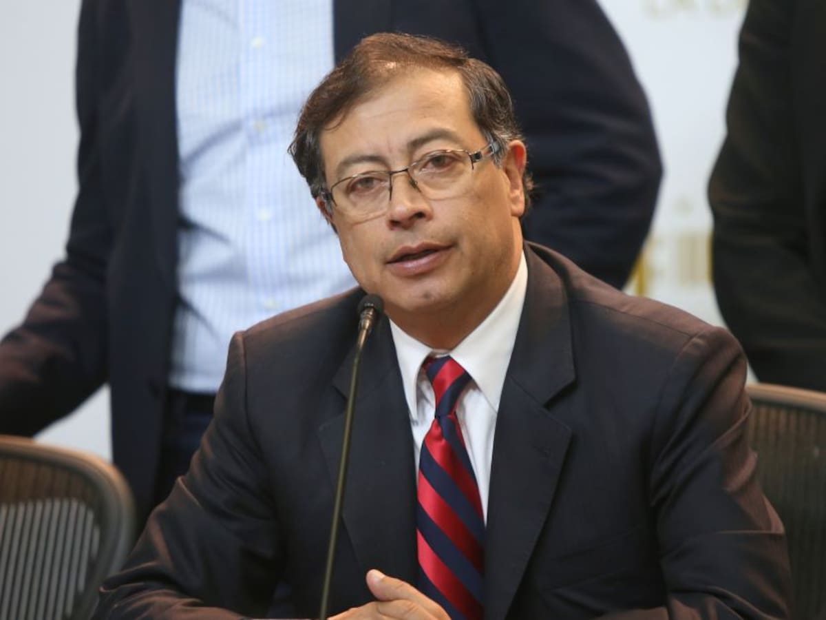 Hijas menores de Gustavo Petro deben ser indemnizadas por ‘Chuzadas’
