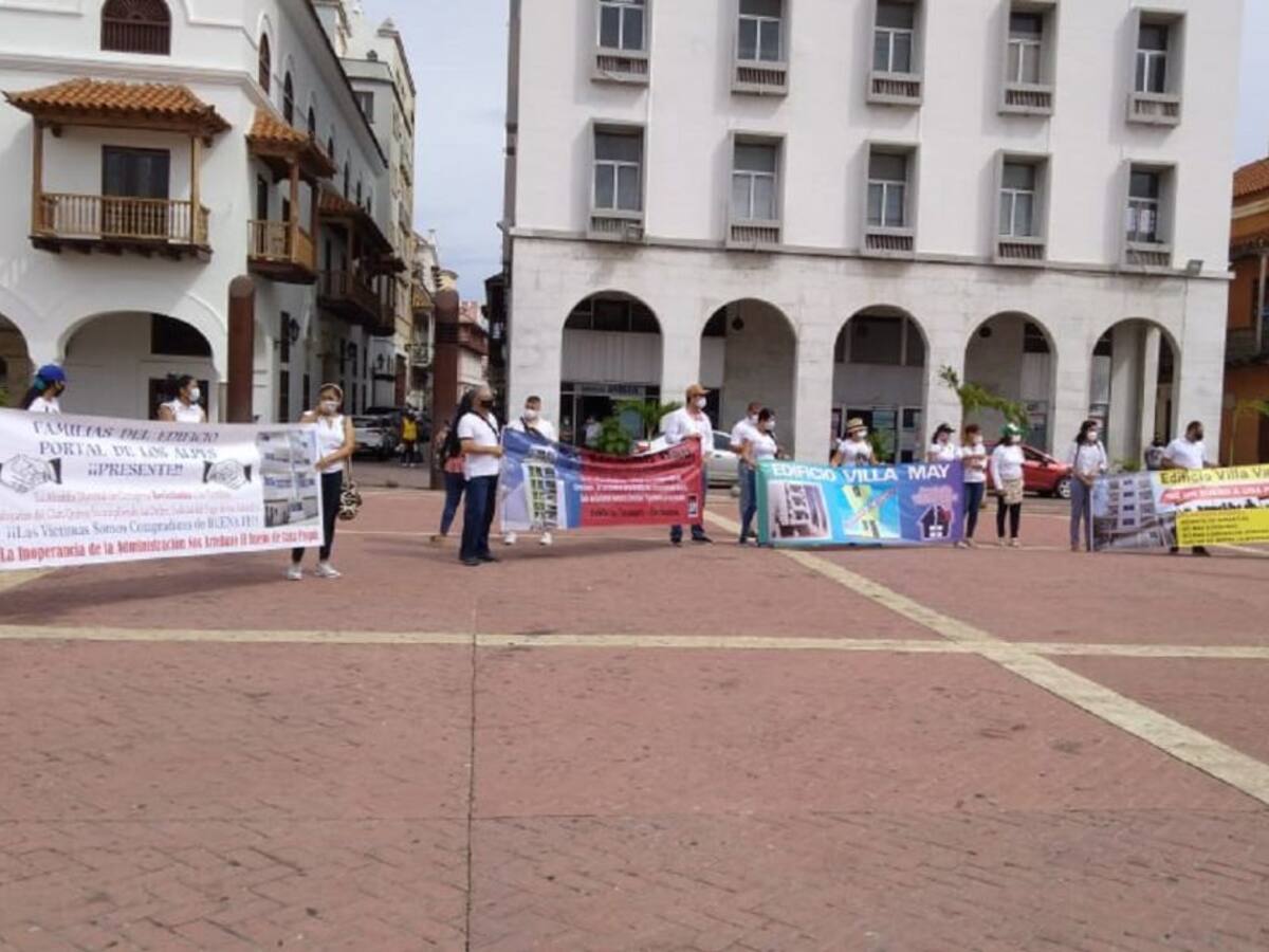 Víctimas de los Quiroz protestan en la Alcaldía de Cartagena