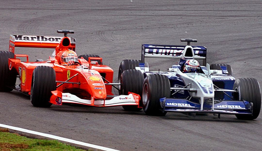 Gran Premio de Brasil 2001. El Ferrari de Michael Schumacher junto al Williams de Juan Pablo Montoya.