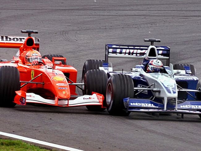 Gran Premio de Brasil 2001. El Ferrari de Michael Schumacher junto al Williams de Juan Pablo Montoya.   