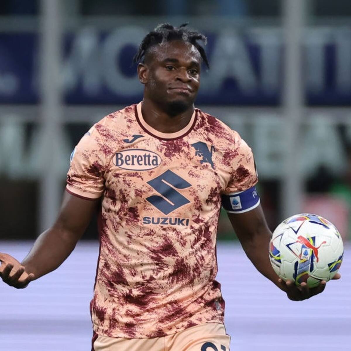 VIDEO: Duván Zapata le marca un golazo al Inter, pero sale en camilla lesionado