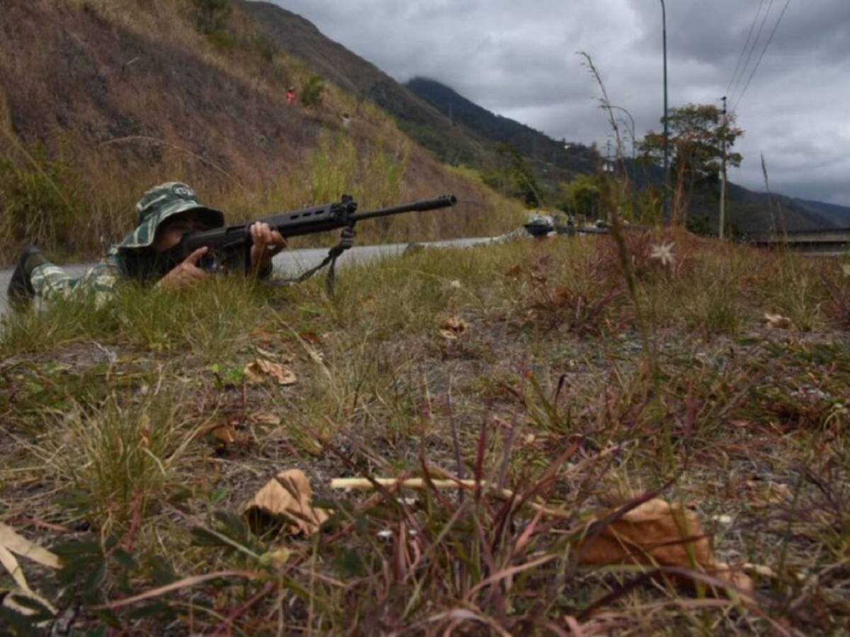Mueren dos militares venezolanos en enfrentamientos con grupos colombianos