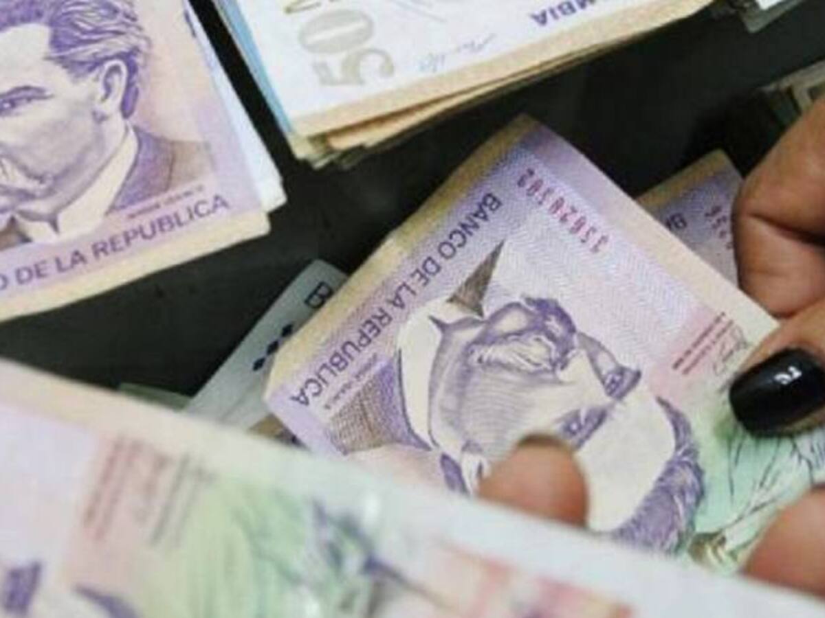 Empresarios no descartan acuerdo para incrementar salario mínimo en 2016