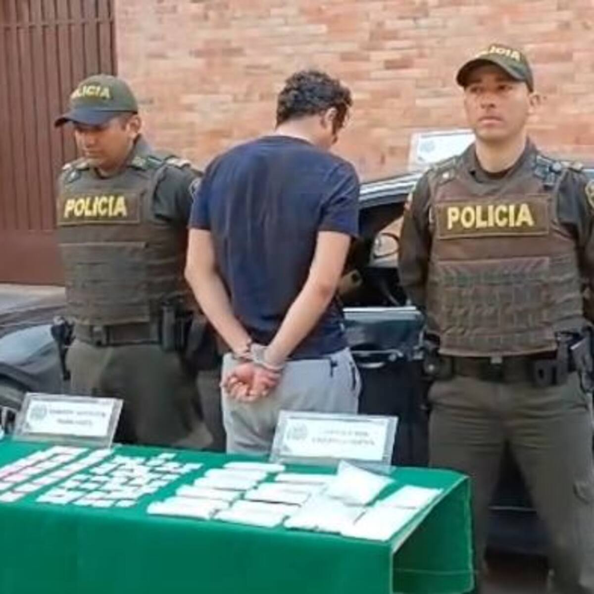 Lo capturaron con cargamento de droga en un carro de alta gama