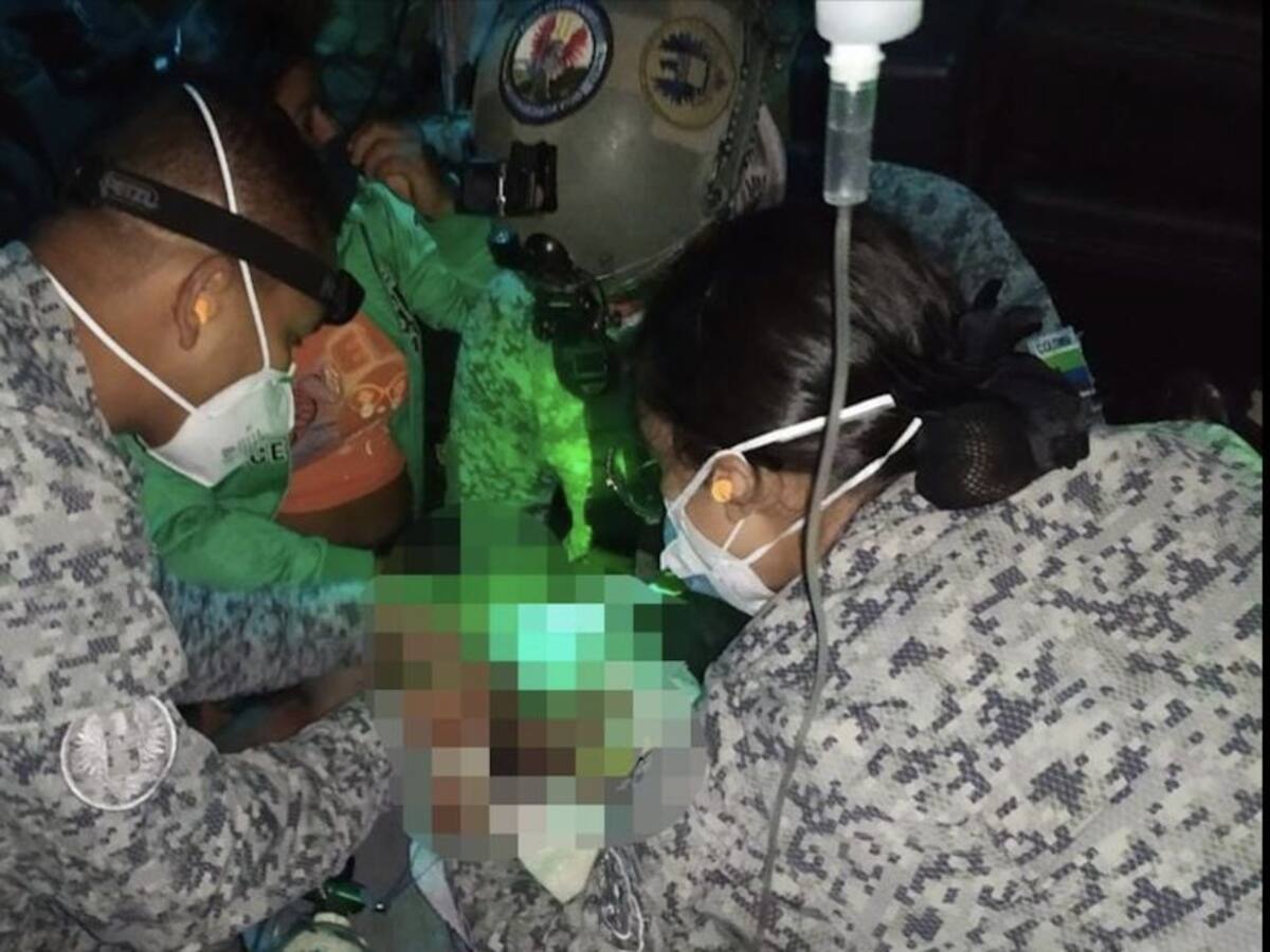 En helicóptero de la Fuerza Área es rescatado bebé índigena en Frontino