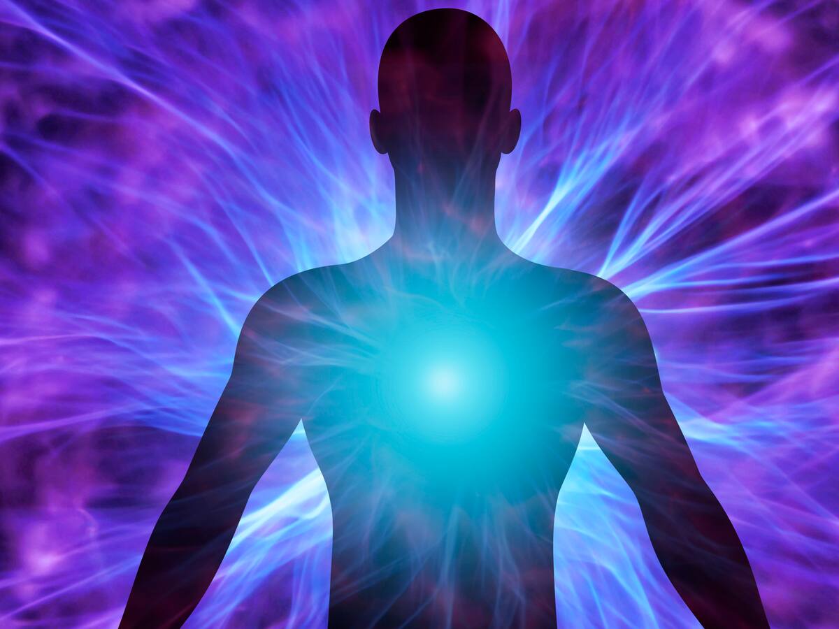 ¿Qué es la vibración y el aura energética y cómo lograr que impacte de manera positiva?