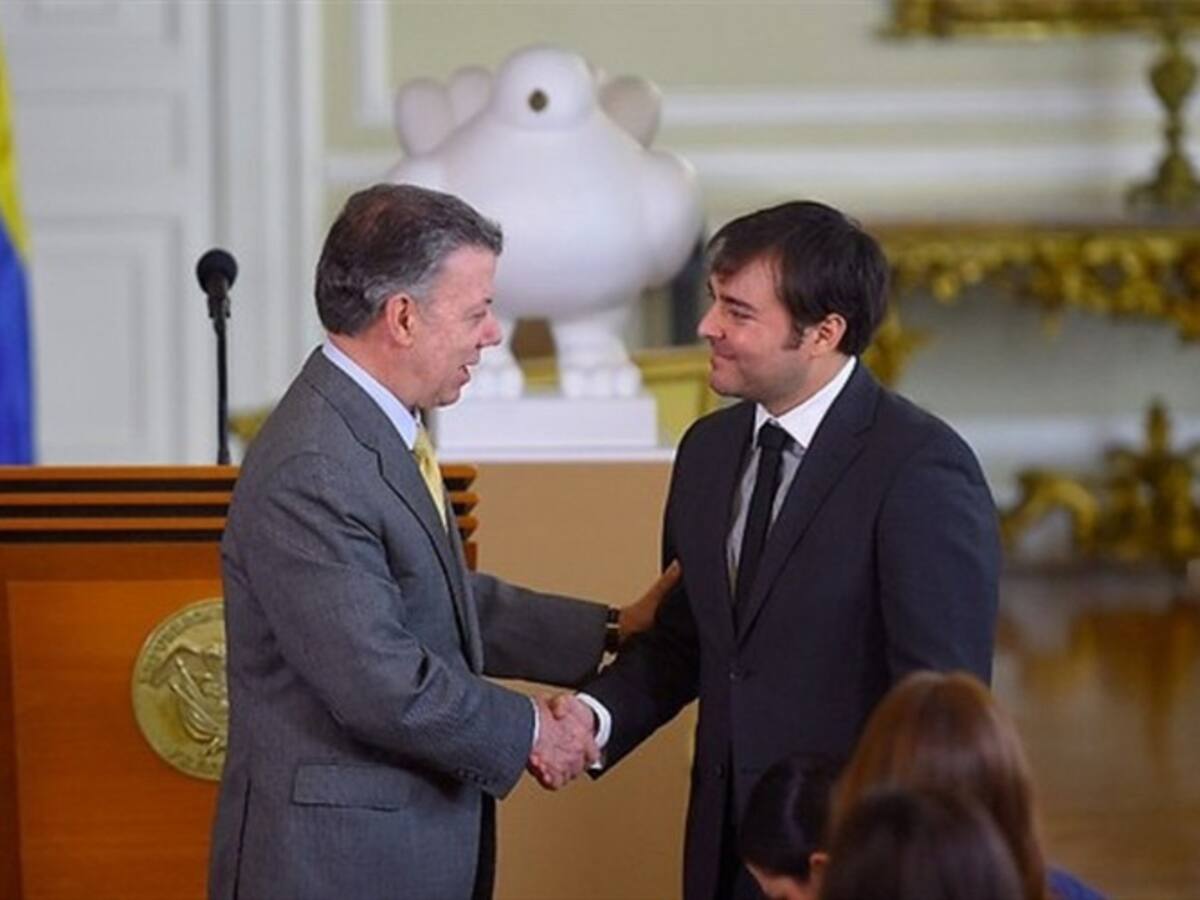 Santos recordó a Vargas Lleras durante la posesión del nuevo Minvivienda