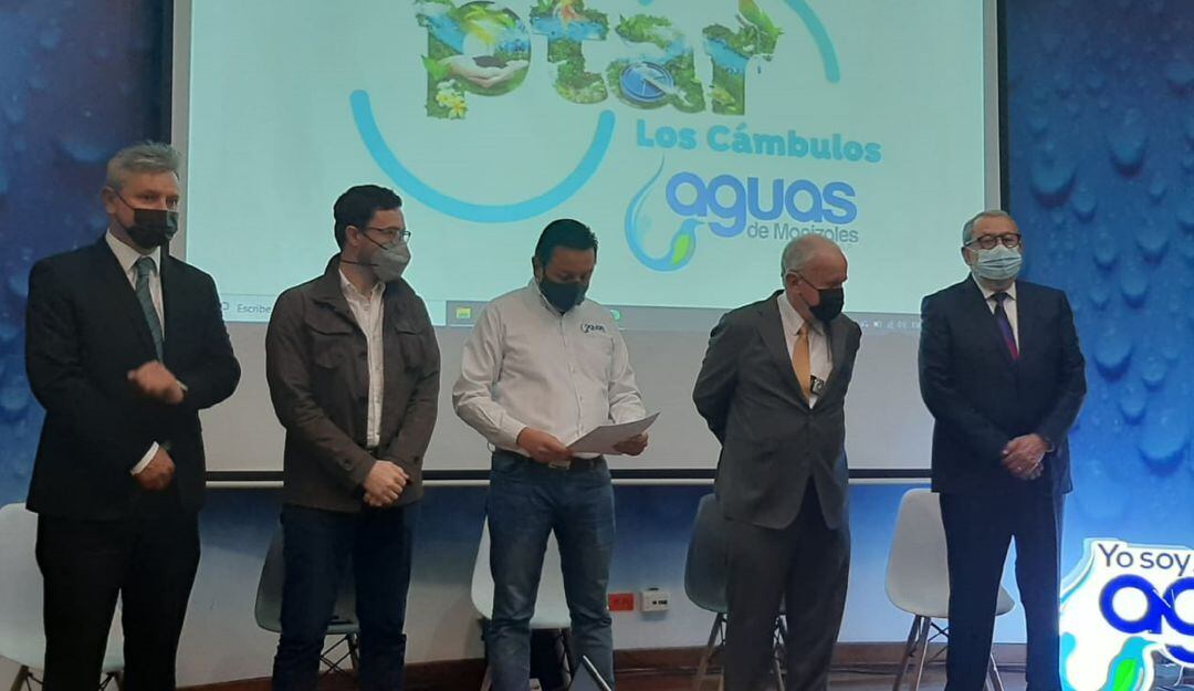 Firma del contraro de la PTAR Los Cámbulos de Manizales