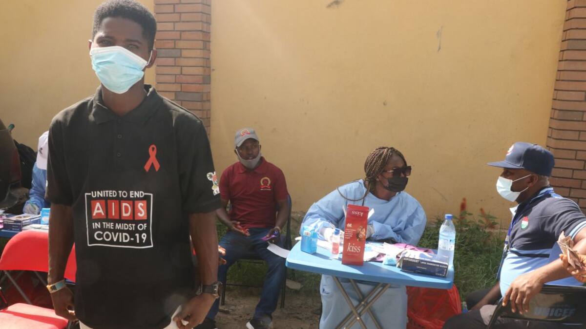 Moderna prepara ensayo de vacunas contra VIH con misma tecnología de COVID