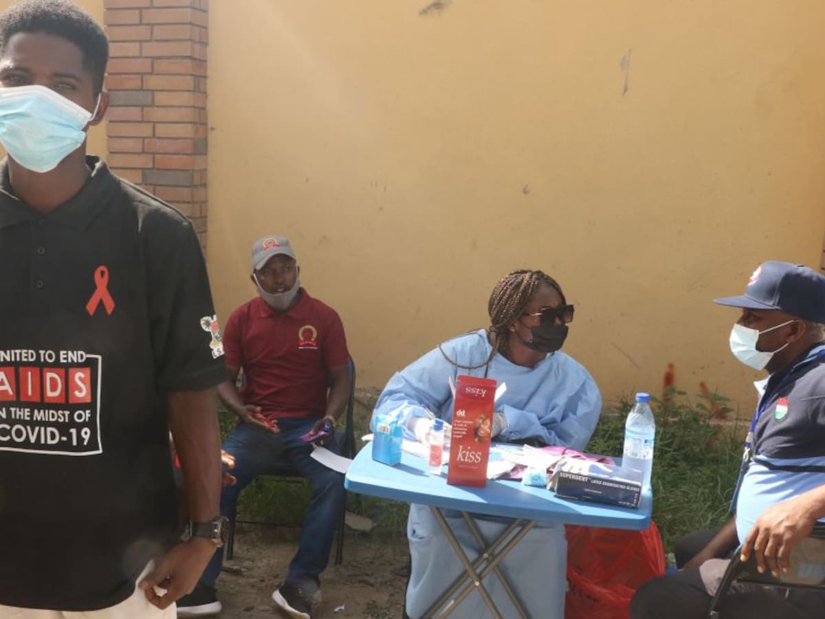 Moderna prepara ensayo de vacunas contra VIH con misma tecnología de COVID