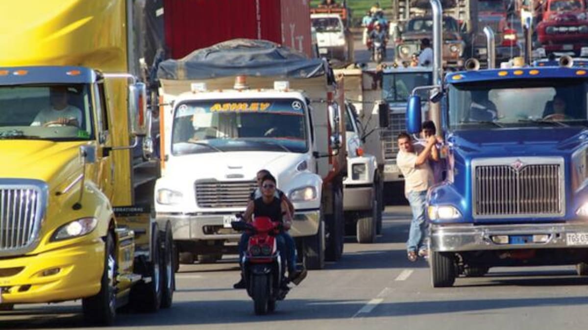 Gremio transportador prende las alertas por seguridad de los conductores en vías nacionales