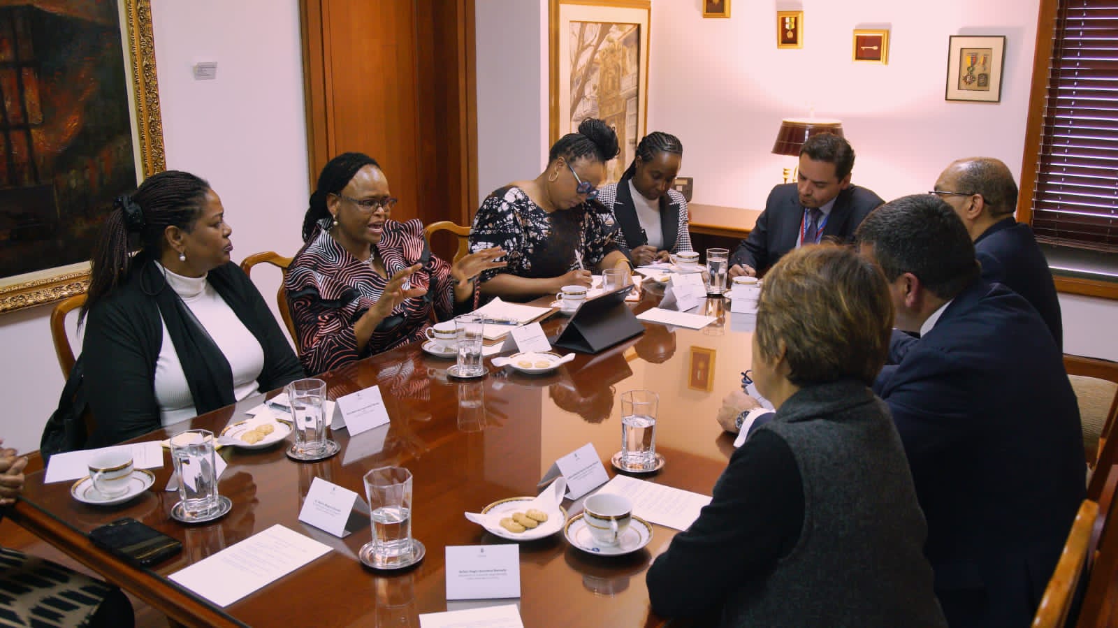 La magistrada Martha Koome, presidenta del Tribunal Supremo de la Republica de Kenia, se reunió con los magistrados de la Corte Suprema de Justicia en Colombia. Foto: Cortesía.