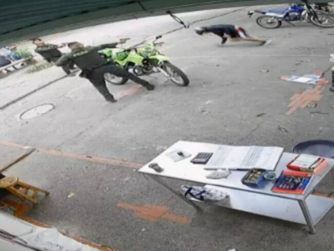 VIDEO: Policías evitaron el asesinato de un hombre en Girón