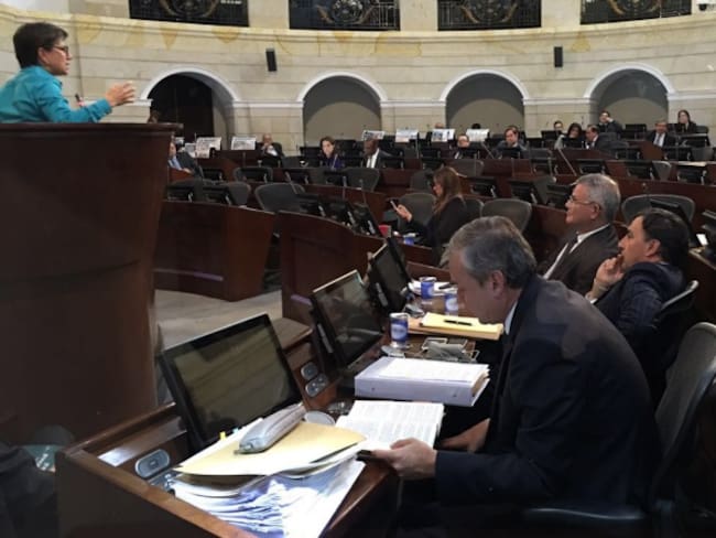 No hay voto electrónico por culpa del “cartel de la corrupción” en Registraduría: Claudia López