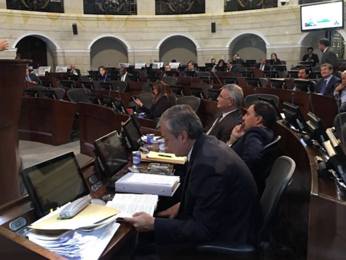 No hay voto electrónico por culpa del “cartel de la corrupción” en Registraduría: Claudia López