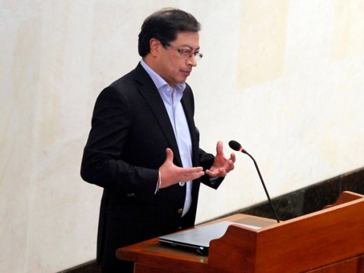 Aplazada decisión sobre destitución del exalcalde Gustavo Petro